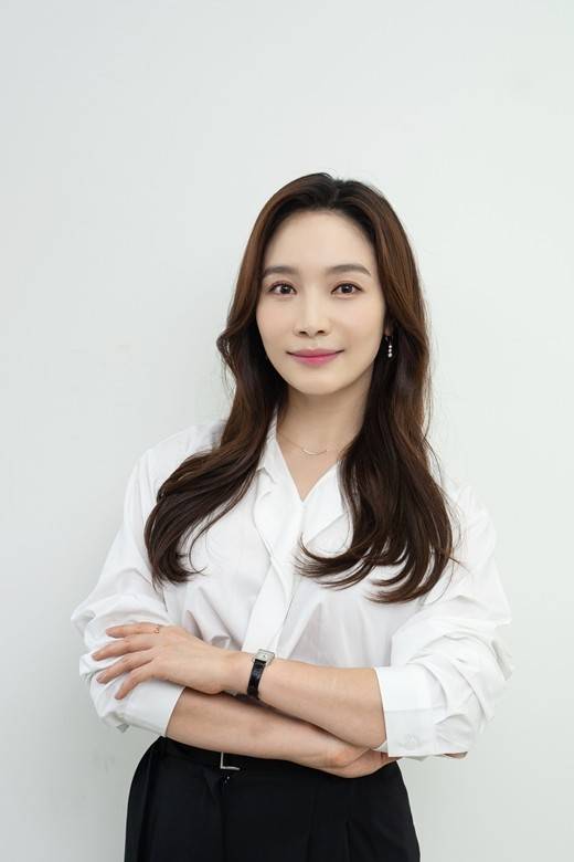 송원은 판사현(성훈)에게 부혜령(이가령)과의 부부관계를 상담해주다 사랑에 빠지는 인물이었다. 제공 ㅣ지담 미디어