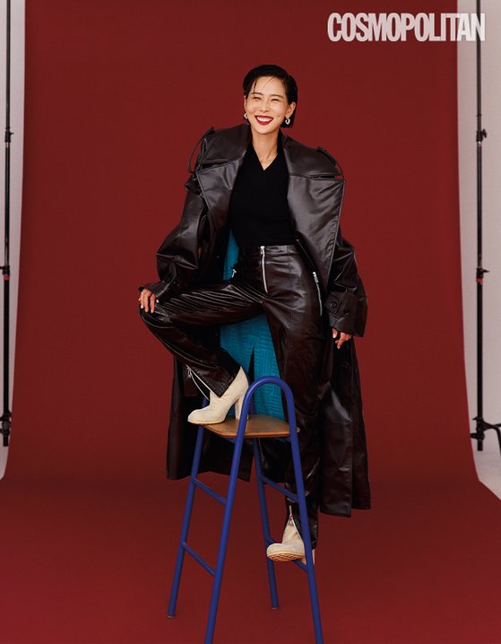 Fashionist Kim Na-young has released fashion and life style magazine Cosmopolitan September issue fashion picture.Kim Na-young, who recently showed his life of childcare with two real-life sons in the JTBC entertainment program I Raise, transformed from Super Mom to Supermodel Contest.Although the early morning shooting was conducted due to the busy schedule, it led the scene atmosphere happily with its unique pleasant energy throughout the shooting, and it showed the force and stylishness that is as good as the professional model by fully digesting the key look this season with body line and pose as Model.You can see Kim Na-youngs pale color charm in the September 2021 issue of Cosmopolitan.