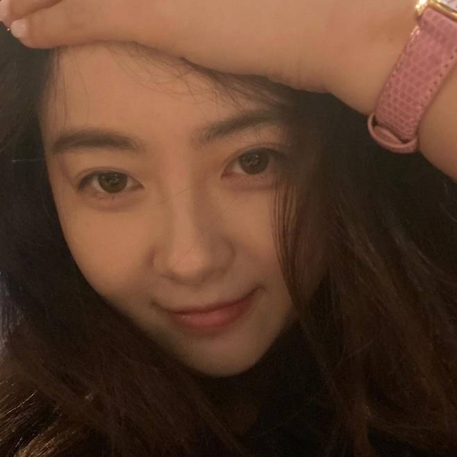 Seoul=) = Actor Go Ah-ra showed off flawless beautiful looks in close-up selfies as well.Go Ah-ra posted a photo on her Instagram account of 24 Days with the caption: I thought I was taking a picture.Inside the photo was a picture of Go Ah-ra taking a selfie with his hand on his forehead.Go Ah-ra is eye-catching as she flaunts flawless Beautiful looks in close-up selfies as she smiles.In the ensuing photo, Go Ah-ra is taking pictures of food at a restaurant. Go Ah-ra is enjoying the leisurely daily life.On the other hand, Go Ah-ra has appeared on KBS 2TV Dodo Solar Solar Solar Solar broadcast last year.