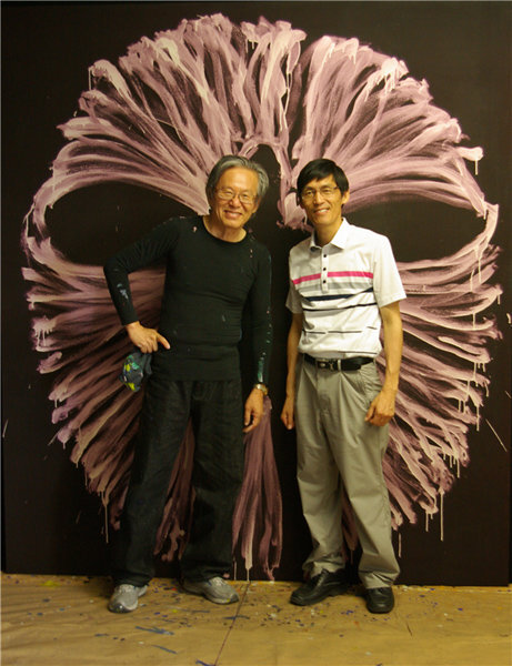 작가 이건용(왼쪽)과 김수열 화상.