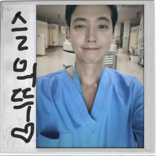 Actor Jung Kyung-ho left a selfie photo calling the sweet Physician Life 2 home shooter.Jung Kyung-ho posted a picture on his SNS account on the afternoon of the 26th with a message Tonight # Hospital Playlist Season 2 # Suit.In the photo, he is transformed into Kim Jun-wan in Spicy Physician Life 2.The blue scrubs are the ones that look better than anyone else: Jung Kyung-ho is captivating the woman with an honest front selfie but flawless visual.The unrequited and ant-faced lips are fascinating: Girls Generation Sooyoung is this much of a Falling Love visual.Meanwhile, Jung Kyung-ho debuted in 2004 with the mobile drama Five Stars, and made his debut with I am sorry I love you, I love you, You are laughing, I am not sure, I am against purity, Missing Nine, Sweet Gamba Life, Life on Mars, When the Devil calls your name Im loved by the series of ician life.In particular, he has been long-time associate with Girls Generation Sooyoung and is being cheered as a good example of open love.SNS