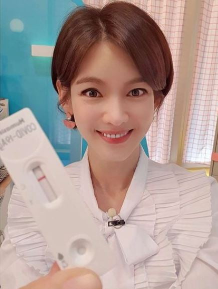 Actor Jeong Ga-eun announced his current status after he cured COVID-19.Jeong Ga-eun posted a picture on his SNS account with an article on the 27th.In the open photo, Jeong Ga-eun stares at the camera with a COVID-19 self-diagnosis kit; he beams brightly and boasts a pure beauty.Jeong Ga-eun said, Now, before shooting, I am unconditionally Corona! Tess world is what is wrong.Especially, the self-diagnosis kit attracted attention because it had a red line that means voice.Earlier, Jeong Ga-eun was recently confirmed COVID-19 and went into full-scale treatment; he returned to the air with news that he had been cured.Meanwhile, Jeong Ga-eun is currently appearing on JTBC Life Talk Show Turning Point and SBS FiL Do you reveal your daily life.