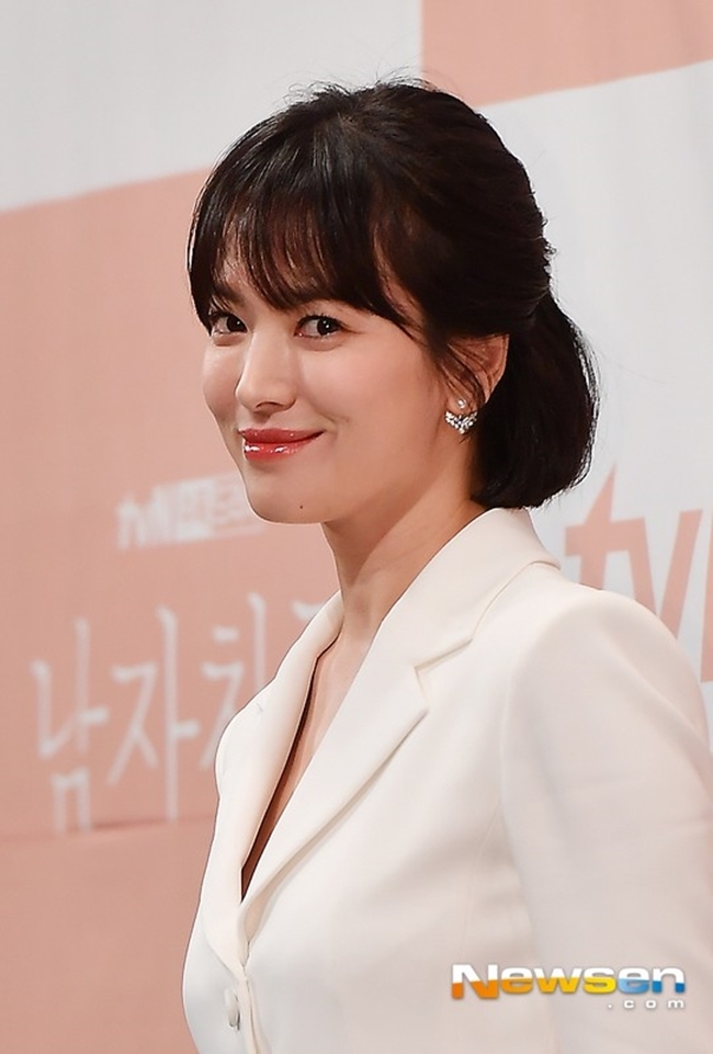 Actor Song Hye-kyo is full of affection, full of cheering Coffee or Tea parade.Song Hye-kyo will return to the small screen in two years with SBSs new drama Now, Im Breaking Up (playplayplay by Jane/director Lee Gil-bok, hereinafter Jihejung), which will be broadcast in November.I write a farewell and read love, and I am breathing with the long-term use through the farewell act Jihe Jung, which is a sweet, salty, spicy, and written farewell act.Song Hye-kyo is hot on his return to Drama, and the numerous Coffee or Tea parades he certifies also attract attention.Because I received a snack car, Coffee or Tea gift from my close friends at the same time as shooting the drama.Sending food for actors and staff at shooting sites such as Drama and movies is considered a measure of friendship among stars as well as fans.For those who have presented Coffee or Tea for themselves, Song Hye-kyo has left a careful authentication shot every time.He expressed his gratitude by referring to his acquaintances name, leaving a brief photo through his personal Instagram story (a feature that deletes posts within 24 hours).Fans can see the lovely daily life of Song Hye-kyo, and the person who presented it will be proud.Those who sent Coffee or Tea to Song Hye-kyo are also unusual.Yoo Ah-in, who is famous for his close friends, Lee Jung-jae, Park Solmi, Park Hyung-sik, Choi Hee-seo, Shin Hyun-ji, Noh Hee-kyung, Kim Eun-sook writer, Kim Kyu-tae director, Pyo Min-soo director, Ryu Seung-wan director and Kang Hye-jung representative couple.The cheering phrases they write on Coffee or Tea placards also make a topic every time.When Kim Eun-sook, who has a deep relationship with Song Hye-kyo, cheered We (Song) Hye-kyo, please, Song Hye-kyo responded cutely with Thank you.In the coffee or Tea gift that continues like a relay event, the netizens are saying that life will live like Song Hye-kyo and Song Hye-kyo is loved so much because of how life lived.Song Hye-kyos Coffee or Tea parade is lovely, not just for showdown but for showdown.