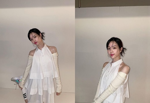 Actor Lee Yu-bi has shown slim figure.Lee Yu-bi posted several photos on Instagram   on Thursday.In front of the camera in a sleeveless shirt dress, Yu Yu-bi posed in various poses, her eyes focused on her slender arms and shoulder lines.Several netizens are hot reactions such as face shines more than shoes, goddess, angel.On the other hand, Yubi will appear in the new drama Yumis Cells which will be released simultaneously on September 17th at Teabing and cable channel tvN.