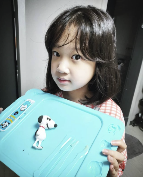 Child actor Kim Sul is taking a wise vacation life.On the 30th, Kim Suls official Instagram   account posted a picture with the message Long summer vacation! Sense vacation! This seems to have been posted by Kim Suls mother.In the photo, Kim is proudly certified as if he made a cute snoopy with clay.Especially, it is much bigger than Reply 1988, making Ranseon aunts more happy.Meanwhile, Kim Sul possessed viewers as the younger sister of Go Kyung-pyo (Sunwoo Station) in TVN Respond, 1988, which ended in January 2016.In particular, the movie Aila impressed domestic and foreign audiences.Last month, he donated hair he had grown for four years, adding to his warmth.SNS