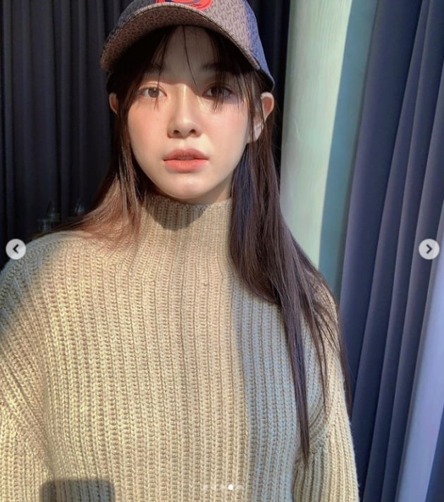 Actor Kim Se-jeong from group Gugudan reported on the recent situation.Kim Se-jeong posted a few photos on his instagram on the 1st without any comment.In the photo, there is a picture of Kim Se-jeong wearing a colored clothes and a hat that creates an autumn atmosphere.Meanwhile, Kim Se-jeong was cast in SBS new drama In-house Match.Photo: Kim Se-jeong SNS
