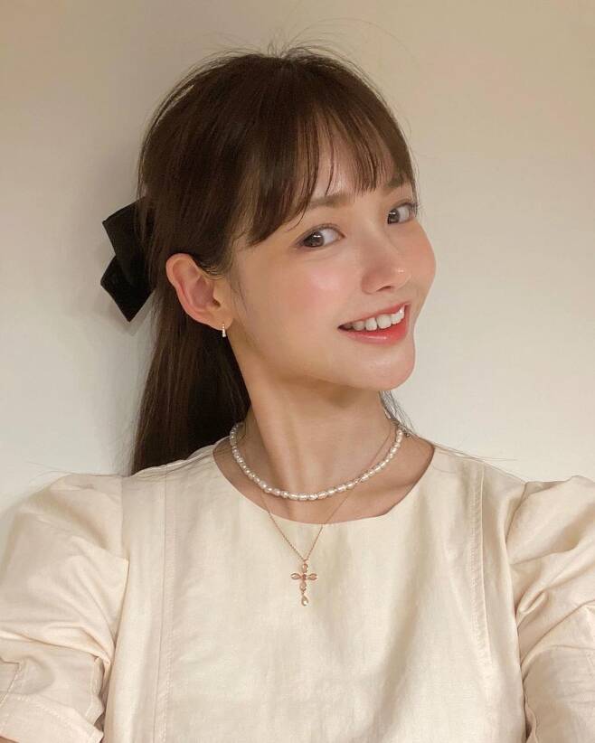 Actor Ha Yeon-soo flaunted her Gifted accessoriesOn September 1, Ha Yeon-soo wrote on his personal Instagram account: The earring necklace given by my dear friend, the pearl necklace that I made on the spot, is the point.I still do not have earrings, he posted a photo.Ha Yeon-soo in the photo is dressed in pearl necklaces and earrings that he received a gift.Ha Yeon-soo, who was born in 1990 and is 32 years old this year, admired her as a beautiful look for a reliable time even if she was a teenager.Recently, he has been active in various fields such as appearing in MBC entertainment Radio Star and singer Kim Bumsoo I will be on your side music video.