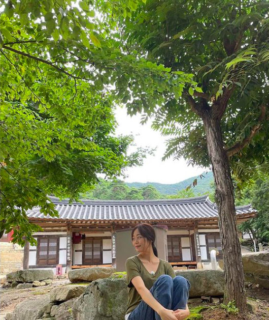 Actor Kim Hyo-jin participated in KBS Environmental Special.Kim Hyo-jin told his SNS on the 2nd, Today at 8:30 KBS Environmental Special, we talk about the forest and the Buddhist temple that have a long history.The forest that lives by us and the lives that live in it. Just looking at the screen can be healing.I hope you will have a happy evening with environmental special today # Environmental special # Healing # I will go into the mountain. Kim Hyo-jin sits in a relaxed pose set in a beautiful Buddhist temple, with Kim Hyo-jins elegant charm outstanding.Kim Hyo-jin married Actor Yoo Ji-tae and had two sons in his element; he was set to star in JTBCs new drama Human Disqualification