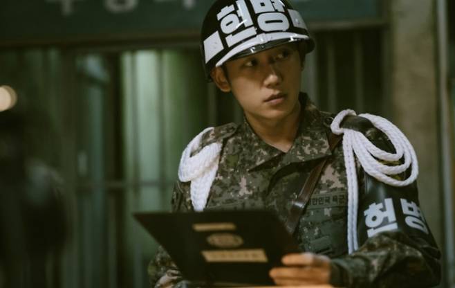 넷플릭스 오리지널 드라마 ‘D.P’의 주연 정해인