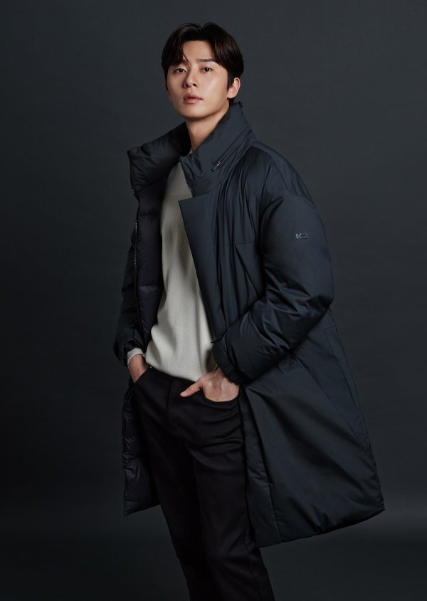 Actor Park Seo-joon showed off autumn, winter fashion with warm sensibility.Park Seo-joon in the public picture showed a natural charm by completely digesting the winter down with a simple and warm atmosphere and a relaxed silhouette, as well as a good flys coordination to wear as a daily.Meanwhile, Park Seo-joon appears in Uhm Tae-hwas new film Concrete Utopia.