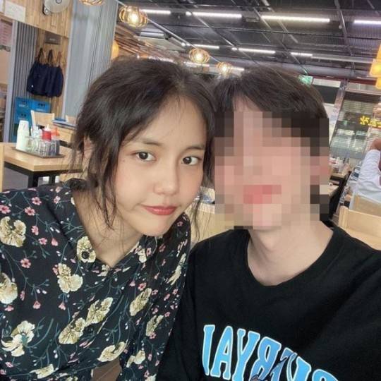 혜정(본명 신혜정)이 한 남성과 함께한 사진을 올렸다가 삭제해 그 배경에 관심이 쏠린다. /사진=혜정 인스타그램