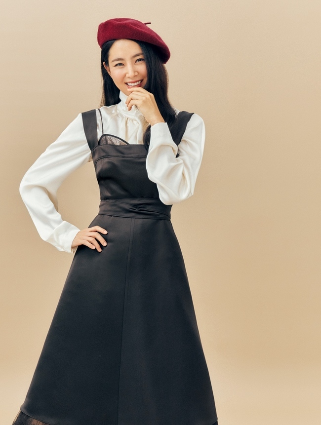An interview with actor Han Chae-ah has been released.On September 3, Han Chae-ahs agency Never Die Entertainment unveiled a picture of Han Chae-ah, who boasted overwhelming visuals, adorning the cover of the September issue of the monthly magazine Sunday Seoul.Han Chae-ah, in the public picture, has a variety of costumes that feel the scent of autumn. Above all, he has a variety of facial expressions and poses and has digested the main concept of retro sensibility.Wearing a jumpsuit in autumn color to complete a comfortable yet girl crushing styling, and wearing a burgundy color beret to show a girl-like image at the same time as urban sophistication.I feel relaxed in Han Chae-ahs smile in the picture.In an interview after the photo shoot, Han Chae-ah said, I am doing the Acting again after the Parenting.I want to act various characters and I will do it anytime when a character wants to challenge rather than the weight of the role.I do not have much left this year, but I think I will meet a good work. Han Chae-ah is anticipating the return of the house theater for four years through KBS 2TV new drama Wind Moe, and expectations are gathering for his presence as an actor.Meanwhile, more pictures and interviews by Han Chae-ah can be found in the September issue of Sunday Seoul.