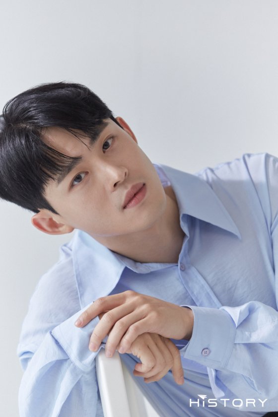 Actor Jeong Jaekwang revealed his original color.Hai Kahaani D & C released a new profile picture of Jeong Jaekwang on its official website on the 8th.The photo shows a figure of Jeong Jaekwang, who is emitting refreshing beauty with a clean shirt styling of blue color.She also expresses soft moods in beige tones, achromatic black suits maximize deep eyes, and black cuts maximize chic and intelligent visuals.The interview with the picture makes actor Jeong Jaekwang more curious.Asked what weather do you like most, Jeong Jaekwang said: I like rainy days; I love walking on rainy days.I just like to wear raincoats and slippers and walk. I want to know who it is, he said, It is calm and quiet. It seems not funny, but sometimes there are interesting points, and there is a cuteness in it.Jeong Jaekwang is about to release Crime City 2 and Nightly, and Netflix and Wave will be able to meet Nat Out, which won the actor award at Jeonju International Film Festival this year.Photo: Kahaani D & C