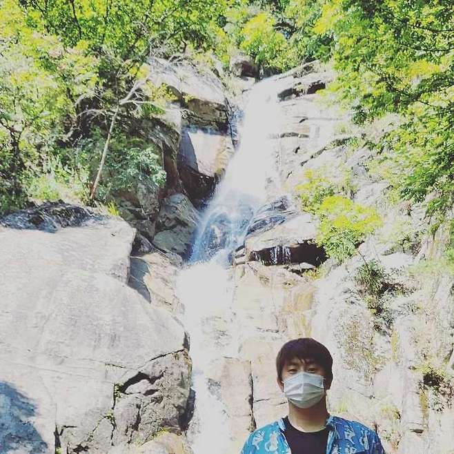 Kian84 posted a picture on his 11th day with an article entitled Mask how long to write ... on his instagram.The picture shows Kian84, who leaves a commemorative photo in the background of a waterfall in the mountains, and the different composition of Waterfall, the main character of Waterfall, makes a laugh.Meanwhile, Kian84 has completed the webtoon Return King, which has been serialized for the past 10 years.MBC entertainment I live alone and is communicating with YouTube Life 84.Photo = Kian84 Instagram