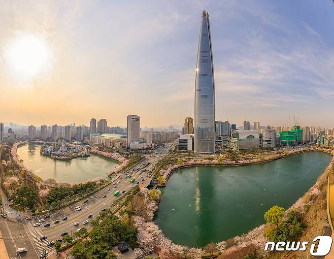 롯데월드타워 전경(롯데물산 제공) 2021.4.1/뉴스1
