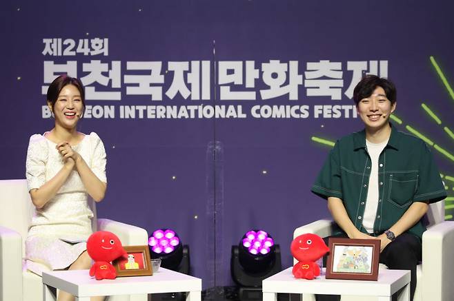 11일 오후 7시부터는 언덕 위의 제임스 쿠당탕 작가의 랜선팬미팅이 열렸다.