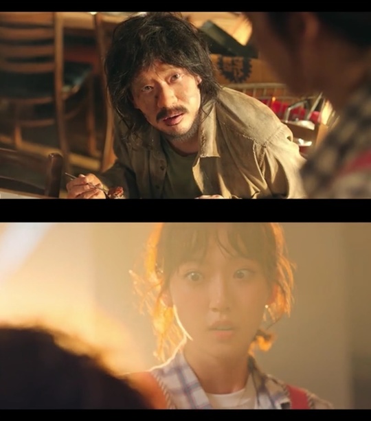 Interest in the Identity of Um Ki-joon, which appeared in the last episode of Penthouse, is focused.On September 11, the YouTube channel Cha Cha-jang TV_Drama Review posted a video titled Identity of Homeless person on September 11th.In the last episode of SBS Friday drama Penthouse, which ended on the 10th, a homeless person resembling Um Ki-joon appeared.Homeless person thanked Seok Kyung (Han Ji Hyun) who gave the meat and said, Did you eat rice?, and Seok Kyung was surprised to see a homeless person with the same face as Ju Tae.Since then, netizens have argued that homeless person is right, not right.In this regard, the first hypothesis explained that the main state was alive.Cha said, The man who faced Seok Kyung Lee showed a little incongruous appearance with the main stage, saying, Thank you, I will be blessed for the free meat treatment.I ate rice, he said. I was laughing at the creepy smile when I saw Seok Kyung-yi, who became a rabbit eye in his question.It was definitely the intended part, and the stone was surprised by the short ambassador.I guess it is a scene that is mixed with the intention of directing with the open ending of the personally intended scene. He also mentioned the hypothesis that it is not a state of the state.I did not have a body, but I have never appeared since, and I can not be alive because I was hit by a broken Herasang head, said Cha.The president said, The man in question had been a hardware store for a long time in a neighborhood where the house is located, and after his wife left the house, he lived with his daughter and went wandering around because the child was wrong due to illness.The people in the neighborhood knew what it was like, and I think it was intended to look like a master, but it is not a master.Netizens responded, It seems to be a writer who wants to surprise viewers by appearing a homeless person who resembles a host. It seems like a scene put in a feeling that Seok Kyung lives with a trauma of a host, It seems to be expressed by another person because it is different from the host.  Im seeing it.Meanwhile, Penthouse ended with a 19.1% rating (based on Nielsen Korea, nationwide furniture) for the last time.