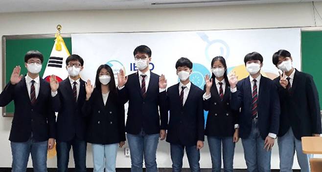 2021년 국제지구과학올림피아드에 참가한 한국대표단 학생들. 한국과학창의재단 제공