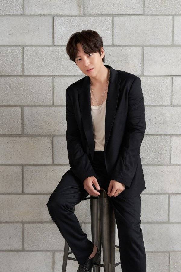 배우 장근석이 최근 일본에서 새 싱글 ‘데이 바이 데이’를 선보이는 등 해외 활동에 박차를 가하고 있다. 사진제공|AG코퍼레이션