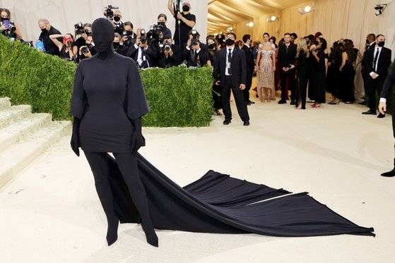NEW YORK, NEW YORK - SEPTEMBER 13: Kim Kardashian attends The 2021 Met Gala Celebrating In America: A Lexicon Of Fashion at Metropolitan Museum of Art on September 13, 2021 in New York City. (Photo by Theo Wargo/Getty Images)