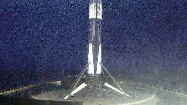 스타링크 위성 발사 후 드론 배에 안전하게 착륙한 팰컨9 로켓 (사진=스페이스X)