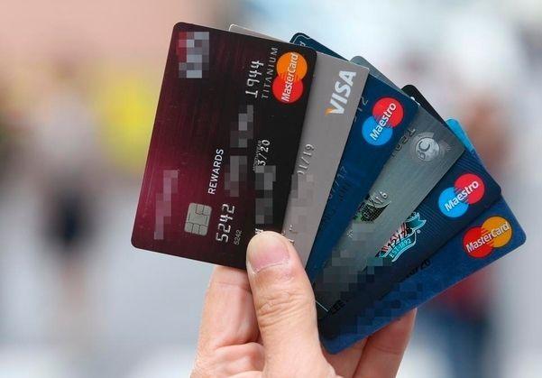 금융당국이 카드론 잔액 줄이기를 요구하면서 카드업계 대출총량 규제 강화에 나섰다. ⓒ연합뉴스