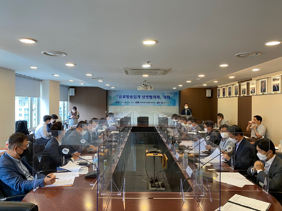 과학기술정보통신부는 지난 7월 1일 한국케이블TV방송협회 대회의실에서 허성욱 네트워크정책실장 주재로 '유료방송업계 상생협의체'를 개최했다.