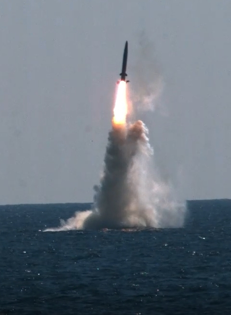 Wednesday's successful test of a submarine-launched ballistic missile (SLBM) from the Navy submarine Dosan Ahn Chang-ho makes South Korea the eighth country in the world to possess the weapon. [DEFENSE MINISTRY]