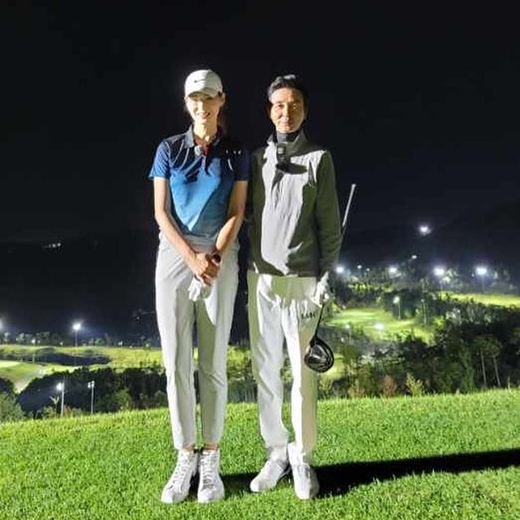Model Lee So-ra, 52, has released a Golf-certified photo with Comedian Kim Gook Jin, 56.Lee So-ra told Instagram on Friday: Night Golf course was full of quiet, mysterious beauty.I was healing because I liked my companion. Thank you for my brother. He added hashtags such as # King of consideration # King of Golf # Kim Gook Jin # HealingGolf # Golf # Kim Gook Jin YouTube # Luna Hills Ansung cc .This is a photo taken at night Golf course: Lee So-ra in Golf suit and Kim Gook Jin pose side by side.Lee So-ra is smiling with both hands gathered forward, and Kim Gook Jin is making a nice look with a golf in one hand.I feel the special friendship of the two in Lee So-ras writing.Kim Gook Jin, famous for his extraordinary Golf love, is running the YouTube channel Kim Gook JinTV_Golf without any hesitation.