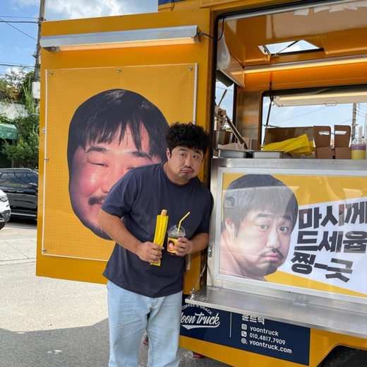 The comedian kang jae-jun, 40, and the gagwoman Eugenoid, 39, showed off their extraordinary affection.On the 15th, kang jae-jun posted several photos on his Instagram with an article entitled Coffee or Tea, which was born for the first time.In the public photos, he leaves a certification shot with Coffee or Tea, who arrived at the shooting scene, and captures Eye-catching.My silver brother is a coffee or Tea who sent me to do well without going to the filming scene of my husband, said Kang Jae-jun. I am so warm-hearted.Thank you all the staff and actors! Thank you so much and I love you!He also added a hashtag called # Here is more delicious than the Churus Play Garden # Impressive and Odd. He is enjoying himself like a child with a Churus.At a similar time, Eugenoid also wrote on his personal SNS that Our Jae Jun wrote the word Its the Lama Suttas incense - kite .The hot reaction of netizens continues in the warm daily life of two people.Meanwhile, kang jae-jun and Eugenoid were married in 2018.