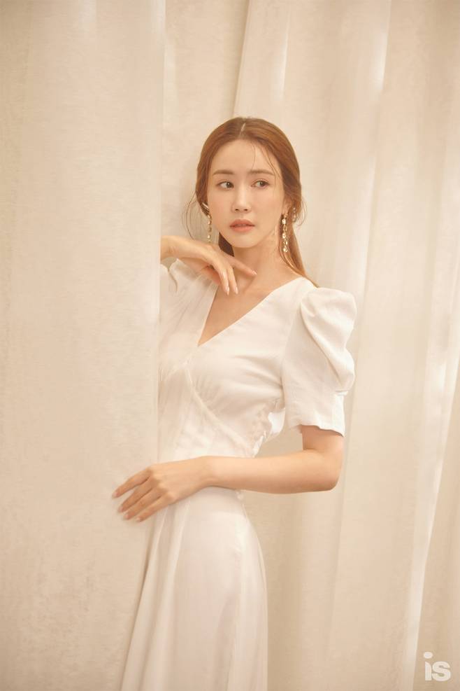 Actor Lee Da-hae is attracting attention with his chameleon charm.In this photo, which was released by the magazine Orange Is the New Black is, Lee Da-hae showed three colors of charm, including Elegance, Cheongyang, and Cheongsunmi, at the same time, revealing the aspect of the artist.Lee Da-hae in the public photo is digesting all the styling in his own color.He is adorned with autumn scent with pink, subtle lip and nude tone makeup, and is wearing a black turtleneck and skirt to make a perfect feminine silhouette.Sitting on a red sofa, he has a noble beauty, and sitting on a table, he sees the sensual beauty.In the meantime, Lee Da-hae is wearing a pure white dress and emits a soft charisma, creating a bright atmosphere.It transformed the long hair into a half bundle to match the concept, maximizing purity.In addition, Lee Da-hae has revealed his natural charm.It was a unique design with a variety of patterns of colors, and it made a free-spirited feeling with a slightly wet hair style.In the following interview, Lee Da-haes natural and honest Attitude continued.He has been busy learning many things with his overseas activities. He has solved various stories including his appearance as an actor, his hobby life, fashion, health, beauty and so on.I want to live a fun life, he said, and I feel like Im doing well with my age without any thought. He showed a relaxed appearance in his personal life.In the one-sided part, he expressed his passion for overseas activities, saying, I learn Chinese for 3 hours a day and 8 to 9 hours a day.Lee Da-hae said, I have to have a distance from my fans in Corona, but I am constantly communicating without putting a tie on my relationship.This makes him aware that he is continuing his best efforts in any situation.A full video of Lee Da-haes colorful interests and genuine stories can be found on the YouTube channel Orange Is the New Black isN.