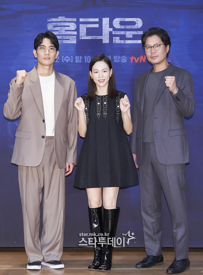 Actors Yoo Jae-myung, Yeri Han, Uhm Tae-goo, Ire and Park Hyun-suk attended the production presentation.The event was conducted on-line with the influence of Corona 19.