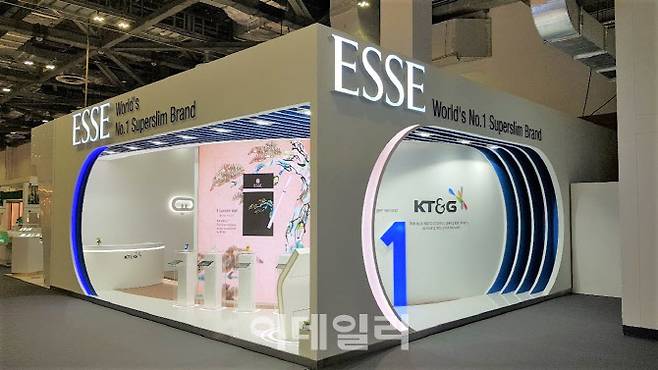 ▲지난 2019년 5월 싱가포르에서 열린 ‘TFWA(세계면세협회) AISA’ 면세박람회에 마련된 KT&G 글로벌 브랜드 ‘에쎄(ESSE)’ 부스 모습.(사진=KT&G)
