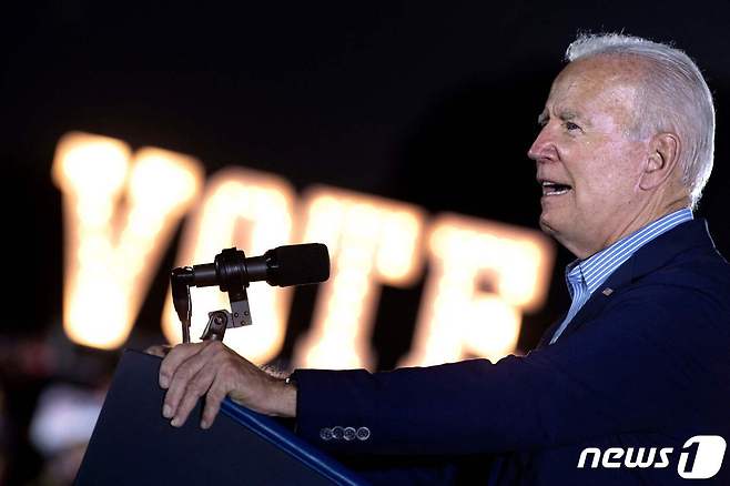 조 바이든 미국 대통령이 지난 13일(현지시간) 캘리포니아주 롱비치 시티 칼리지에서 소환 투표를 앞둔 개빈 뉴섬 주지사의 지원 연설을 하고 있는 모습. © AFP=뉴스1 © News1 우동명 기자