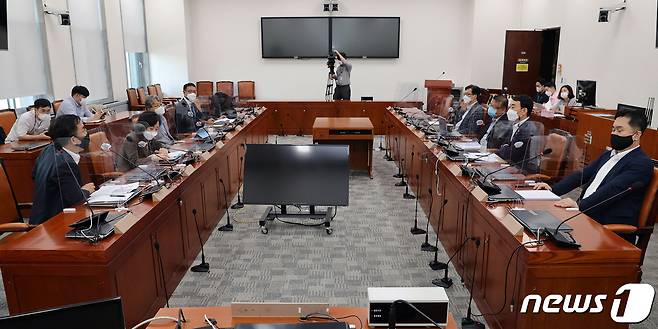 14일 서울 여의도 국회에서 언론중재법 개정안 여야 협의체 5차 회의가 열리고 있다. 2021.9.14/뉴스1 © News1 이동해 기자