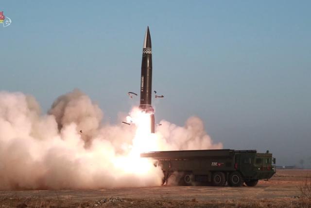 북한이 3월 공개한 신형전술유도탄(탄도미사일) 시험 발사 모습. 조선중앙TV 화면