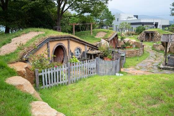 정글돔 밖에도 무료로 즐길 수 있는 공간이 많이 있다. 사진은 호빗의 정원. 최승표 기자