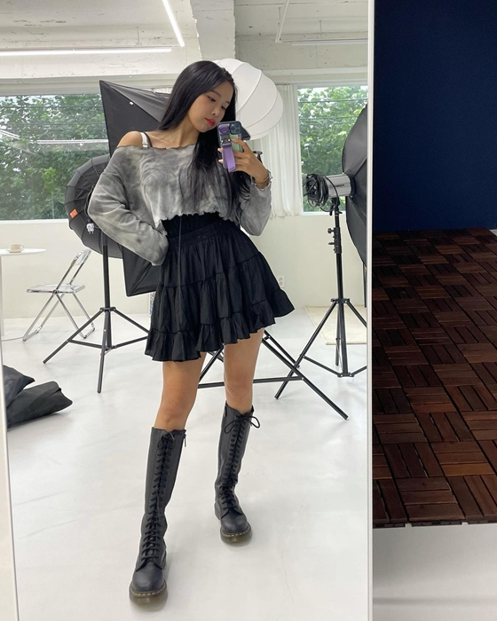 On the afternoon of the 16th, Hyunyoung posted a picture with his  emoticons on his Instagram.In the photo, Hyunyoung took a picture of himself in the mirror.In the photo, Hyunyoung was as cool as black boots and skirts. She also showed off her charm with a cute expression and captured Sight.Her cute look is like a fairy, capturing the fans Sight.The fans who encountered the photos showed various reactions such as cute, pretty and lovely.Meanwhile, Hyunyoung made his debut as Rainbow in 2009; he has since appeared in dramas and movies in addition to his singer career, as well as as as an actor.He runs the YouTube channel Hyunyoung TV, and last year he filmed We Got Married with DinDin and released it to the YouTube channel.