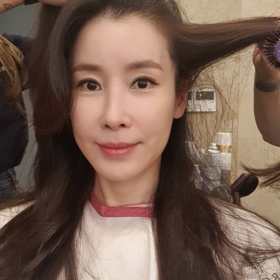 Lee Tae-ran posted several photos on his Instagram on the 16th, along with an article entitled How long is it to be disguised # mood change # webDrama shooting # righteousness.Lee Tae-ran in the public photo is wearing a hair styling while wearing a fine makeup.Lee Tae-rans colorful visual transformation, which usually enjoys a modest style without a toilet, catches the eye.Lee Tae-ran, meanwhile, was born in 1975 and is 47 years old this year, and married her husband, Businessman, in 2014.Photo: Lee Tae-ran Instagram