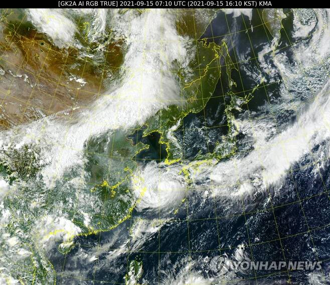 15일 오후 태풍 '찬투' 위성사진 [국가기상위성센터 제공. 재판매 및 DB 금지] photo@yna.co.kr