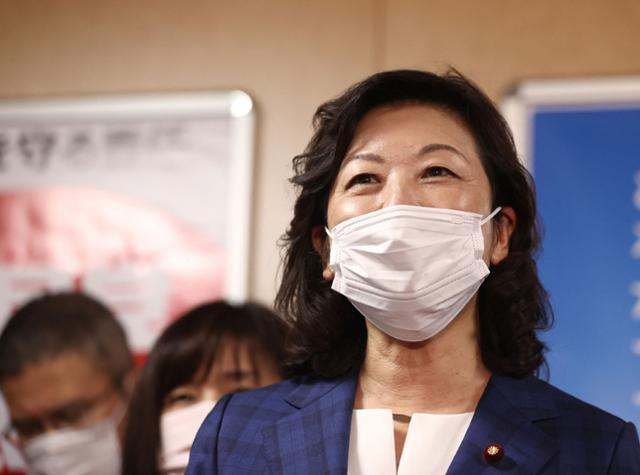 노다 세이코 일본 자민당 간사장 대행이 16일 "20명 의원 추천을 받았다"며 총재 선거 출마 의사를 표명하고 있다. 도쿄=지지 AFP 연합뉴스