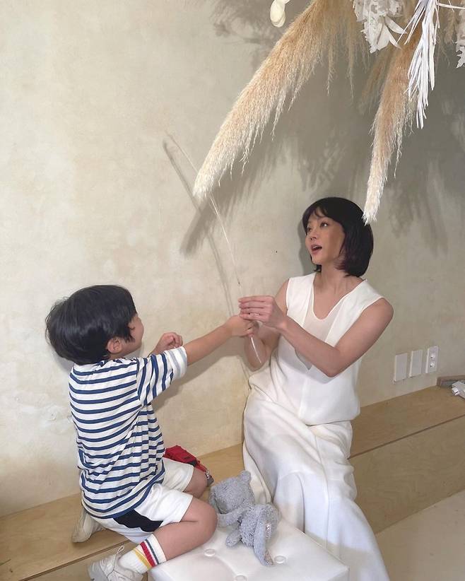 ▲ 배우 채림(오른쪽)과 아들 이든 군. 출처| 채림 인스타그램