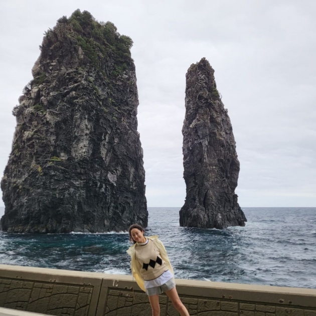 Actor Jeon Hye-bin enjoyed a trip to Jang Hee-jin and UlleungdoJeon Hye-bin posted on his Instagram account on Wednesday that Gazelles of Typhoon and Ulleungdo #Surprise Addiction #JangHee-jin Appearance #PillyTyphoon Appearing #Disappearing #Disappearing.In the photo posted together, Jeon Hye-bin is traveling to Ulleungdo; the two are taking a tour together to see if Jang Hee-jin has come to a surprise.The two people who are excited even on a bad day due to Typhoon are youthful and cute.Jeon Hye-bin is appearing on KBS2 weekend Drama OK Photon He married a two-year-old Dentist in 2019.