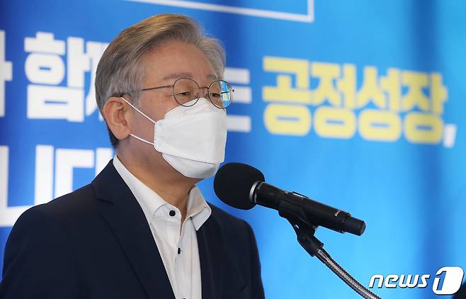 더불어민주당 대선 주자 이재명 경기도지사는 18일 "이중의 고통을 겪고 있는 청년들이 다시 희망을 갖고 살 수 있는 나라를 만들겠다"고 밝혔다../뉴스1 © News1 국회사진취재단