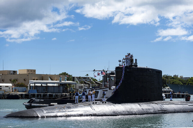 미국 해군의 버지니아급 핵추진잠수함 ‘일리노이’(SSN 786)가 13일 하와이 진주만에 정박하고 있다. 미국 해군 제공. AP 연합뉴스 자료사진