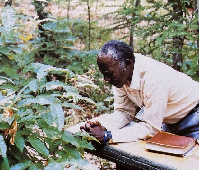외국인 성도가 성령체험을 하고자 오산리최자실기념금식기도원에서 기도하고 있다.