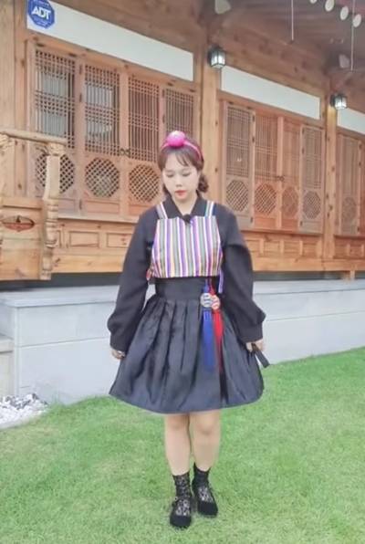 홍현희가 슬림해진 비주얼로 팬들에게 추석 인사를 하고 있다. /사진=홍현희 인스타그램