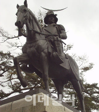 일본 미야기 현 센다이에 있는 다테 마사무네 기마 동상