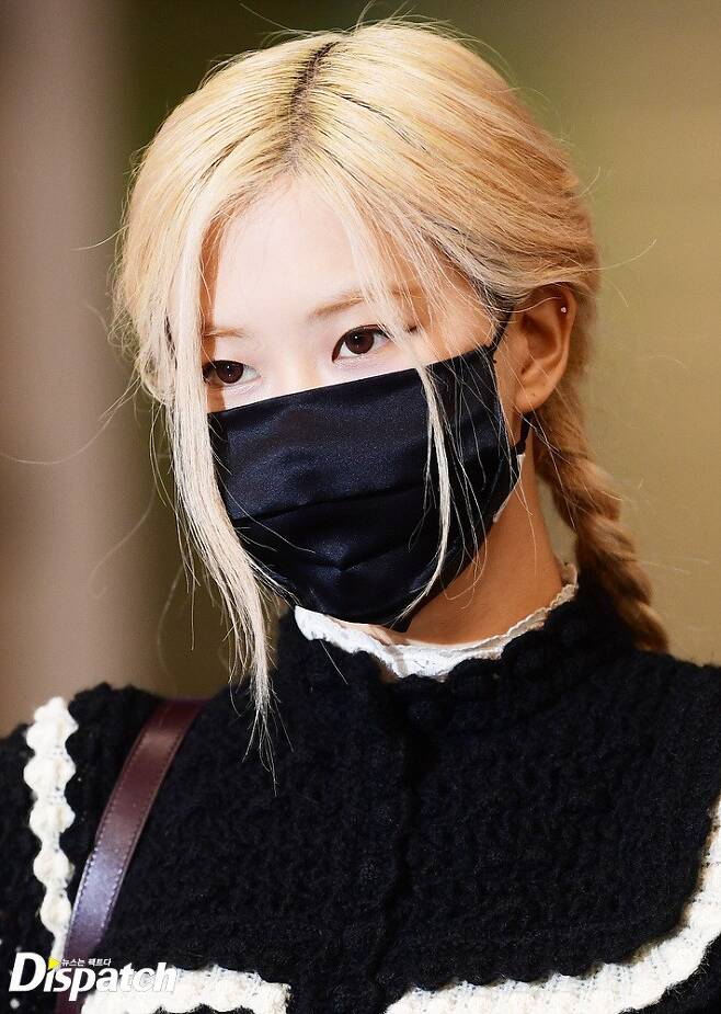 BLACKPINK Rosé (Rosé) arrived at Incheon International Airport on the afternoon of the 19th after finishing the 2021 Met Gala fashion show schedule at the Metropolitan Art Museum in New York, USA.Rosé drew attention with her sophisticated fashion sense, with a dazzling blonde hair and a pristine visual.