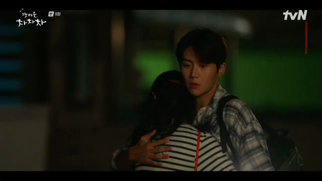 Shin Min-a and Kim Seon-ho of the Gat Village Cha Cha Cha Cha were connected. The romance began, not the triangle.On TVNs Gat Village Cha Cha Cha Cha, which aired on the afternoon of the 19th, Yoon Hye-jin (Shin Min-a) and Hong Doo-sik (Kim Seon-ho) confirmed their hearts for each other.Cho Nam-sook (Cha Cheong-hwa) rumored to a local man that Yoon Hye-jin slept with Hong Doo-sik and wore both legs with Ji Sung-hyun (Lee Sang Yi).Pyo Mi-sun (played by Gong Min-jung) was angry at Nam-suk, who was making false rumors.Ji started learning surfing from Hong Doo-sik, but Ji was also struggling to get up from the board, and Ji Sung-hyun challenged surfing without giving up while falling into the water.Jang Yeong-guk (Humanism) visited the divorced Yeo Hwa-jeong (Lee Bong-ryun) and said, I want to do well with Yoo Cho-hee (Hong Ji-hee). Hwa-jeong drew a line with Cho-hee who tried to get close to him.I wanted to be comfortable with three people as before, but I cant do that because I divorced Jang Young-guk. Life is not easy enough to ask for a request.Its not good for parents to meet with their parents separately, said Yu Cho-hee, who was upset and drunk and went home alone.Yeo Hwa-jeong saved Yoo Cho-hee, who was drunk and nearly killed by a kidnap. Jang Yeong-guk visited Yoo Cho-hee, who was hospitalized.Hong Doo-sik, Ji Sung-hyun and Yoon Hye-jin came across and went to eat cold noodles together. Hong Doo-sik was jealous between Yoon Hye-jin and Ji Sung-hyun.Yoon Hye-jin and Ji Sung-hyun enjoyed sharing their memories during their college years; Ji Sung-hyun and Yoon Hye-jin first met while working on group tasks.Ji Sung-hyun took care of the food of Yoon Hye-jin, who skipped meals and worked part-time with tutoring to earn tuition.Hong Doo-sik was jealous of Ji Sung-hyun, who became popular with local people. Hong Doo-sik, who was guarding the supermarket, fell in love with Yoon Hye-jin, who came to buy snacks.Get your head up, he said to himself.Yoon Hye-jin went to hear the story of Cho Nam-sook, who takes his dental patient to the dentist.Hong Doo-sik sided with Yoon Hye-jin while listening to the story of Yoon Hye-jin and Cho Nam-sook; Yoon Hye-jin was angry with Cho Nam-sook.Ji Sung-hyun, who heard that Yoo Cho-hee was almost Kidnap, took a self-defense product for Yoon Hye-jin.Ji Sung-hyun gave not only self-defense goods but also his own rich llama doll.Hong Doo-sik also heard about the attempted attempt of the kidnap and turned around the police police officer Choi Eun-cheol (Kang Hyung-seok) and the patrol.Hong Doo-sik, who was walking around the patrol, went to the front of the house of Yoon Hye-jin to give the ogapi prepared for the Yoon Hye-jin suffering from neck disk.Hong Doo-sik, who met Yoon Hye-jin and Ji Sung-hyun who came home together, avoided the rain. Yoon Hye-jin boiled good gogapi on the disc and ate it by car.Hong Doo-sik, who was in the rain, eventually got Flu. Hong Doo-sik led his sick body and went out to help Ji Sung-hyuns work.Yoon Hye-jin saved Cho Nam-sook, who was trying to be voice phished. Hong Doo-sik and Ji Sung-hyun chased the killer who ran away with money.Hong Doo-sik caught a voice phishing criminal who ran away with money. Hong Doo-sik and Ji Sung-hyun returned Cho Nam-sooks money safely.Yoon Hye-jin visited the house for the sick-looking Hongdusik, who looked fondly at the Yoon Hye-jin who treated him.Yoon Hye-jin made porridge for sick Hongdusik, who fell asleep; Yoon Hye-jin tried to kiss the sleeping Hongdusik.Yoon Hye-jin tried to kiss and stoppedThe wake-up Hongdusik began to eat porridge made by Yoon Hye-jin, which was finished without leaving the tasteless porridge made by Yoon Hye-jin.After being nursed by Yoon Hye-jin, Hongdusik gave birth to Flu; Yoon Hye-jin also bought a tangerine that Hongdusik wanted to eat.Yeo Hwa-jeong thanked Yoon Hye-jin on behalf of Cho Nam-suk.Yeo Hwa-jung told Yoon Hye-jin about the story of Cho Nam-sook, who lost his daughter, who is the same age as Oh Ju-ri (Kim Min-seo), to an incurable disease.Cho Nam-sook, who lost her daughter, found vitality by donating to a pediatric hospital in her daughters name, and the people in the neighborhood understood Cho Nam-sook, who also knew the pain of losing her daughter.Yoon Hye-jin and Cho Nam-sook reconciled each other; Cho Nam-sook thanked Yoon Hye-jin for reaching out first.The filming of Ji Sung-hyun PDs entertainment program has begun. All the villagers came to see the filming.At that time, Yoon Hye-jin was chased by someone on his way home while working overtime alone in hospital.Yoon Hye-jin found a patrol-turning red bean-curdled food and held it in his arms; Hong-du-sik also embraced Yoon Hye-jin.Hong Doo-sik knows that Yoon Hye-jin was trying to kiss him